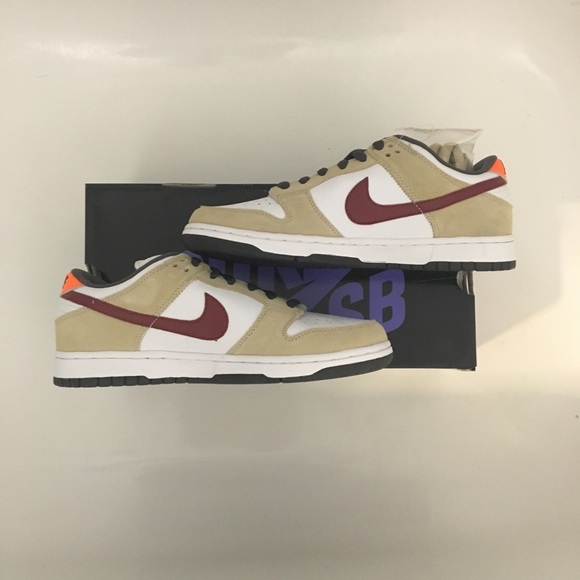 ❌SOLD❌ Nike SB Dunk Low Crimson Sz 9 RARE 🔥 - Picture 2 of 6